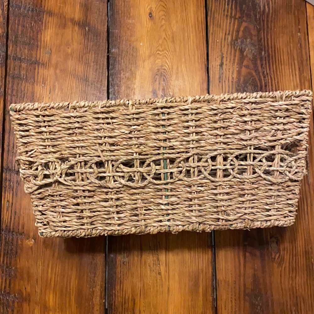 Small wicker basket